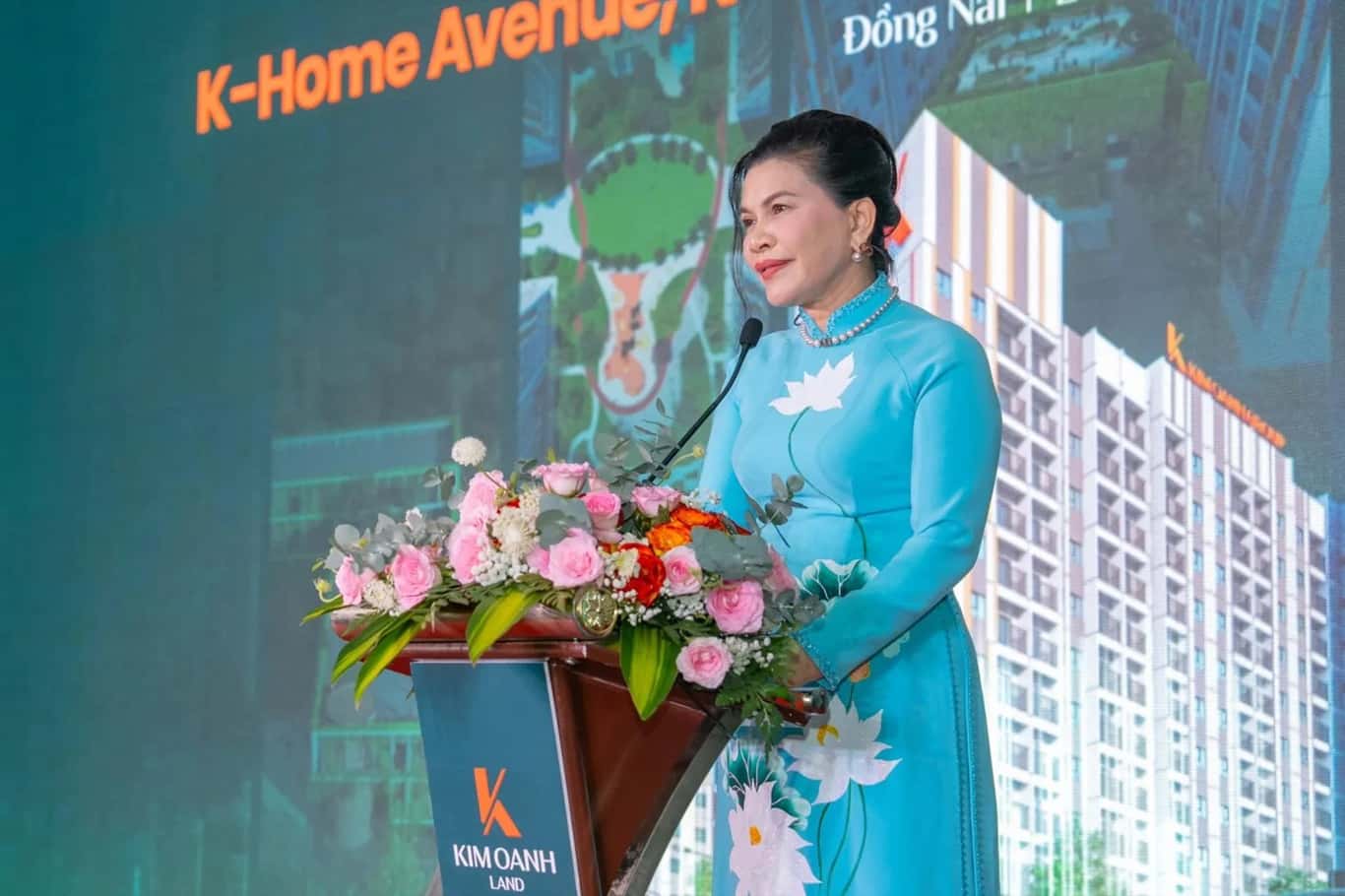 Bà Đặng Thị Kim Oanh – Chủ tịch HĐQT, Tổng giám đốc Kim Oanh Group phát biểu tại Lễ động thổ 3 dự án nhà ở xã hội mang thương hiệu K-Home