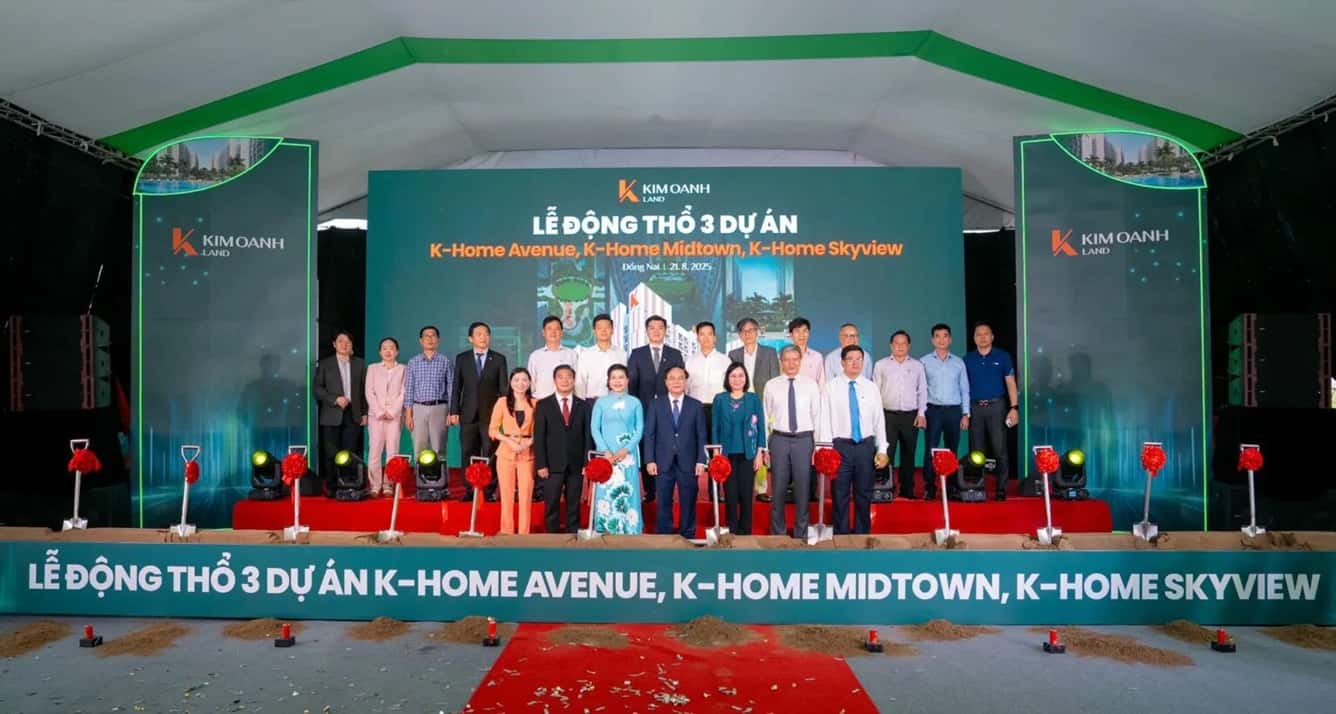 Lãnh đạo Bộ Xây dựng, lãnh đạo tỉnh Đồng Nai cùng Ban lãnh đạo Kim Oanh Group và đối tác chụp hình lưu niệm tại lễ động thổ dự án nhà ở xã hội K Home Đồng Nai
