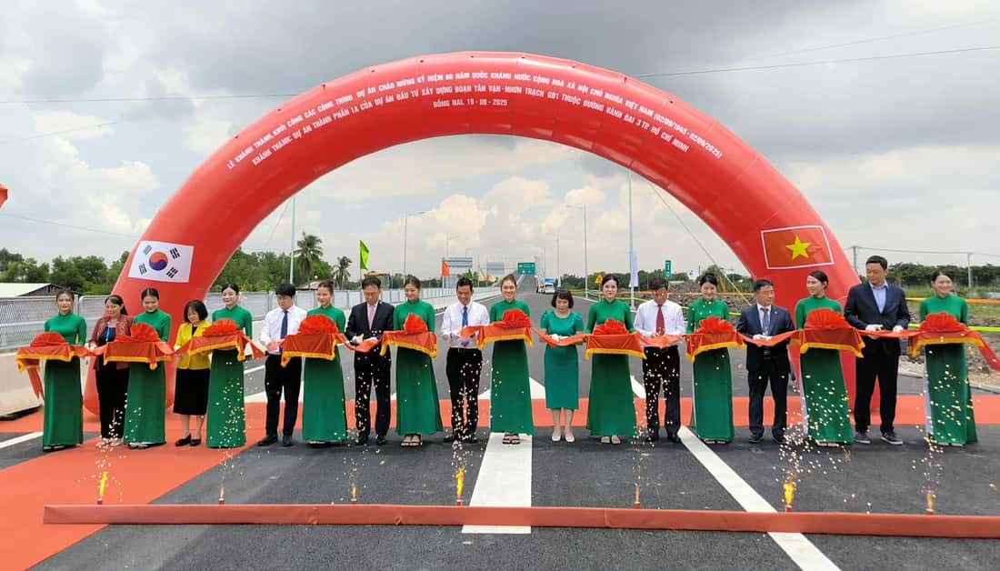Toàn cảnh lễ cắt băng khánh thành cầu Nhơn Trạch