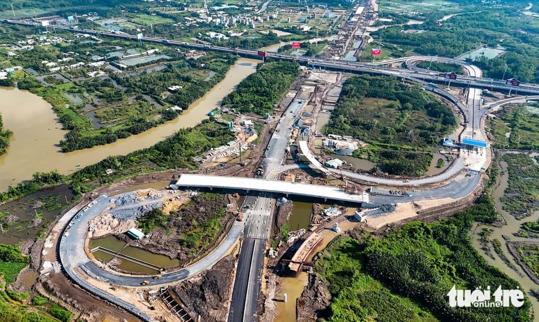 TP.HCM vừa mở một tuyến đường tạm dài 200 - 300m nối cầu Nhơn Trạch với cao tốc TP.HCM - Long Thành - Dầu Giây
